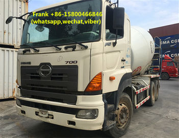 China 8 CBM Hino gebruikte Concrete Mixervrachtwagens 25000 Kg Geschatte Ladings Handtransmissie leverancier