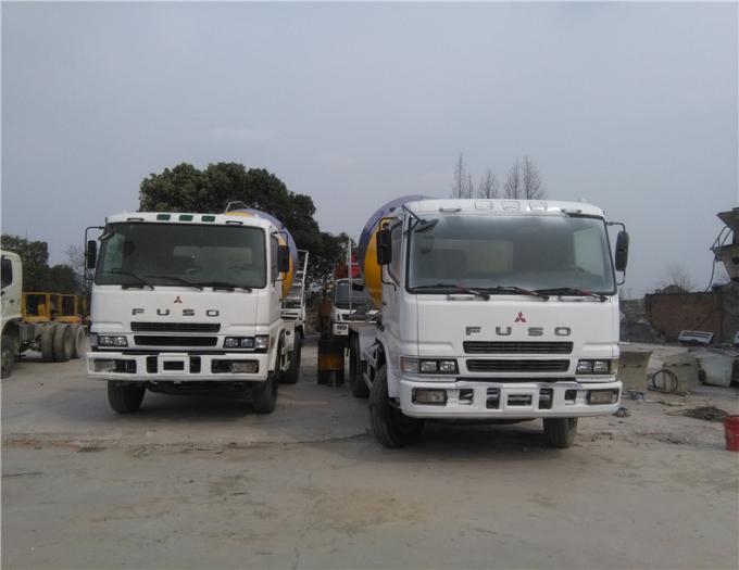 8 CBM Hino gebruikte Concrete Mixervrachtwagens 25000 Kg Geschatte Ladings Handtransmissie